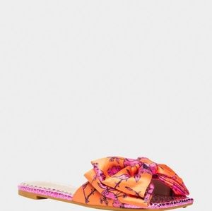 Betsey Johnson Daisyy magenta sandal 7.5